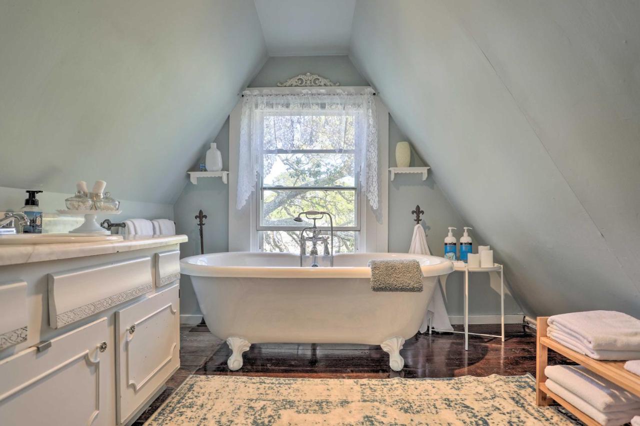 Coastal, Walkable Home In Historic Southport! Bagian luar foto